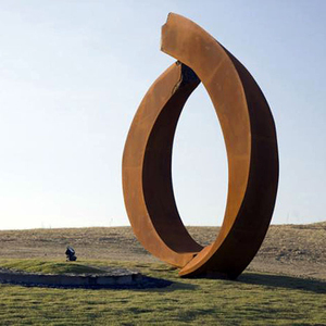 Scultura da Giardino in Metallo per Decorazione Esterna, Cerchio Spezzato in Acciaio Corten Piegato - Product Image 1