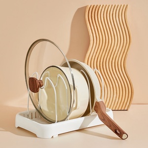 Étagère de cuisine en métal blanc, extensible et réglable en longueur, pour casseroles, couvercles et boîtes à lunch - Product Image 1