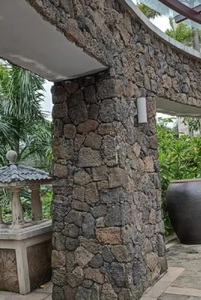 <span class=keywords><strong>Pietra</strong></span> Naturale Irregolare in Roccia <span class=keywords><strong>Lavica</strong></span> <span class=keywords><strong>Nera</strong></span> Puka per Rivestimento di Pareti Esterne - Product Image 1