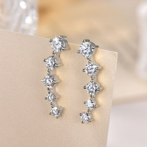 Boucles d'oreilles clous délicates en forme de griffe pour femmes, en moissanite, plaquées or, avec coupe ronde symétrique, pour <span class=keywords><strong>piercing</strong></span> de cartilage, style sourire - Product Image 4