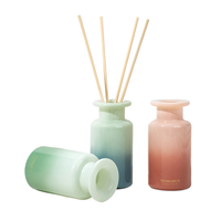 Bouteille diffuseur d'arômes en verre rond de 120 ml pour la décoration de la maison et de la salle de bain, avec bâtonnets en rotin et huiles essentielles – Vente en gros