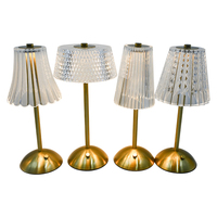 Lampes de table de restaurant rechargeables en métal décoration moderne abat-jour transparent en acrylique lampe de bureau de bar à chargement USB simple