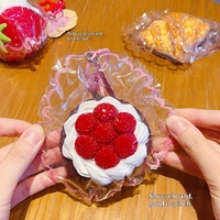 Jouet anti-stress souple en silicone de qualité alimentaire, motif gâteau aux fraises réaliste, célèbre sur internet, design de dessin animé pour étudiants