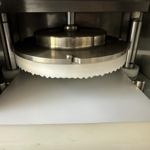 Nueva Máquina Formadora y Aplanadora de Empanadas de Carne, Modelo de Mesa, 380V, 1 Año de Garantía, 120kg, 450x740x560mm - Product Image 2