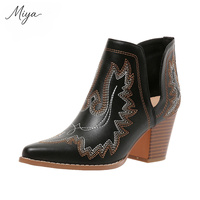Desain Sepatu Boots Pendek Wanita Terbaru 2026, Gaya Etnik Bordir Bunga, Hak Tinggi Tebal, Bahan PU, Model Koboi Barat