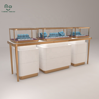 Vitrine de présentation de bijoux moderne et élégante avec éclairage LED doré, mobilier de magasin de bijoux, plan de sol de boutique de bijoux, comptoir de présentation de bijoux
