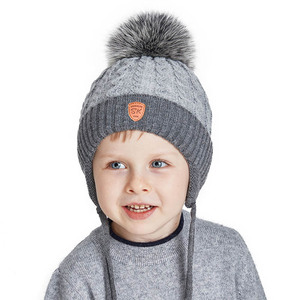 Nouveau modèle Bonnets d'hiver pour enfants Bonnets pour tout-petits en fausse fourrure tricotée au crochet avec double pompon et logo personnalisé - Product Image 4