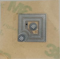 Étiquettes électroniques NFC 213/215 RFID personnalisées pour pneus, autocollants étanches 13,56 MHz, mini-étiquettes en PET en rouleau pour contrôle d'accès ISO hôtelier