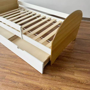 Letto singolo Montessori per bambini con sponda di sicurezza, in legno, con cassetto contenitore per bambine - Product Image 4