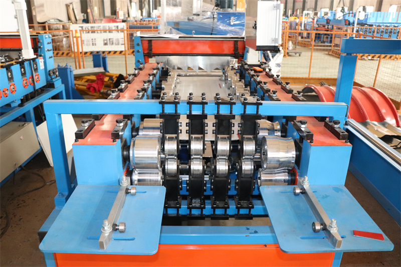 r panel roll forming machine