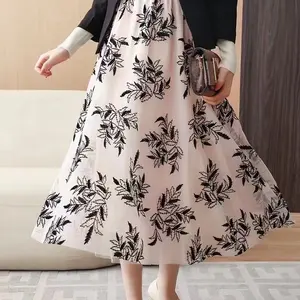 새로운 디자인 꽃 레이스 메쉬 패브릭 수 놓은 레이스 패브릭 메이플 리프 자수 드레스