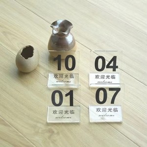 Plaques <span class=keywords><strong>de</strong></span> numéros <span class=keywords><strong>de</strong></span> table en acrylique transparent personnalisées, porte-numéros <span class=keywords><strong>de</strong></span> table en plexiglas bon marché pour restaurants - Product Image 2