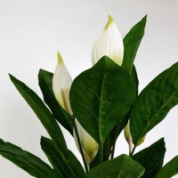Élégante fleur artificielle de lys de la paix en tissu et PE, en vase double boule argenté, pour la décoration intérieure