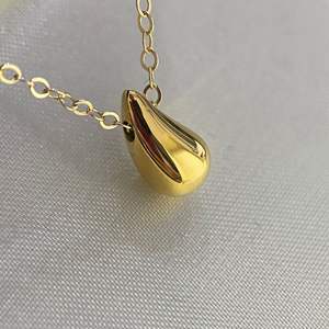 Collier pendentif élégant en or 18 carats Shuidi Jucai, nouvelle collection été 2025, design original, vente en gros de colliers fins - Product Image 1