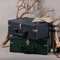 Mini valise de voyage de style vintage classique de 13 pouces coffre en cuir PU grain de crocodile conception intemporelle stockage de bijoux