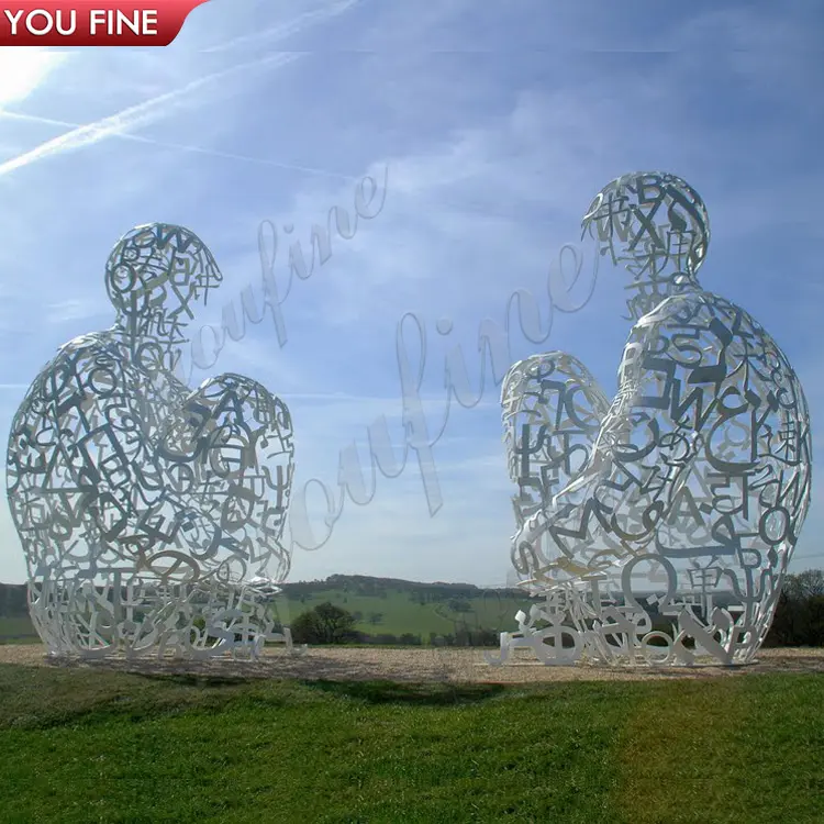 ขนาดใหญ่ที่มีชื่อเสียงสแตนเลสความอดทนประติมากรรมโดยJaume Plensa