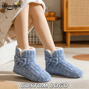 Bottines confortables doublées en peluche pour femmes avec nœud - Chaussons d'intérieur doux à carreaux pour l'hiver - Product Image 1