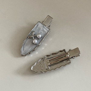 Femmes 2025 Nouveau Design Silver Cherry Cat Pinces crocodiles décoratives Fashion Elegant Chic in Stock Épingles à cheveux Accessoires pour le quotidien - Product Image 3