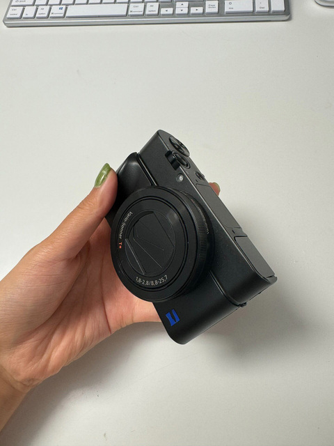 Good Condition Used 4K Camera Sonys RX100 III Self Portraits Vlogging Compact Camera
