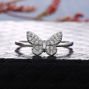 Anello Classico con Farfalla in Zirconi Micro-Pavé per Donne, Gioiello da Dito Creativo e alla Moda - Product Image 3