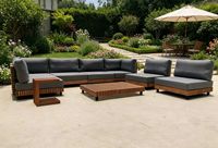 Ensemble de canapés combinés en teck pour l'extérieur avec table basse et coussins gris imperméables