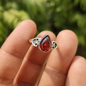 Bague en argent sterling 925 avec pierre précieuse grenat rouge naturel, faite à la main, style vintage, pour femme, vente en gros, fabricant - Product Image 1