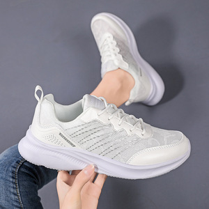Baskets décontractées sportives et légères pour femmes, avec design en maille respirante et éclairée, chaussures de marche flexibles, tendance mode hiver - Product Image 5
