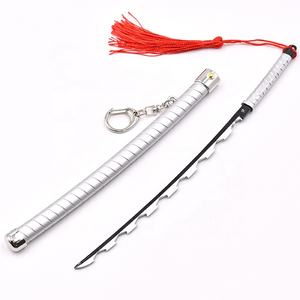 Fabricación venta japonés popular <span class=keywords><strong>anime</strong></span> Demon slaye exclusivo katana boca Yinosuke artesanía de metal espada de plata llavero en stock - Product Image 5