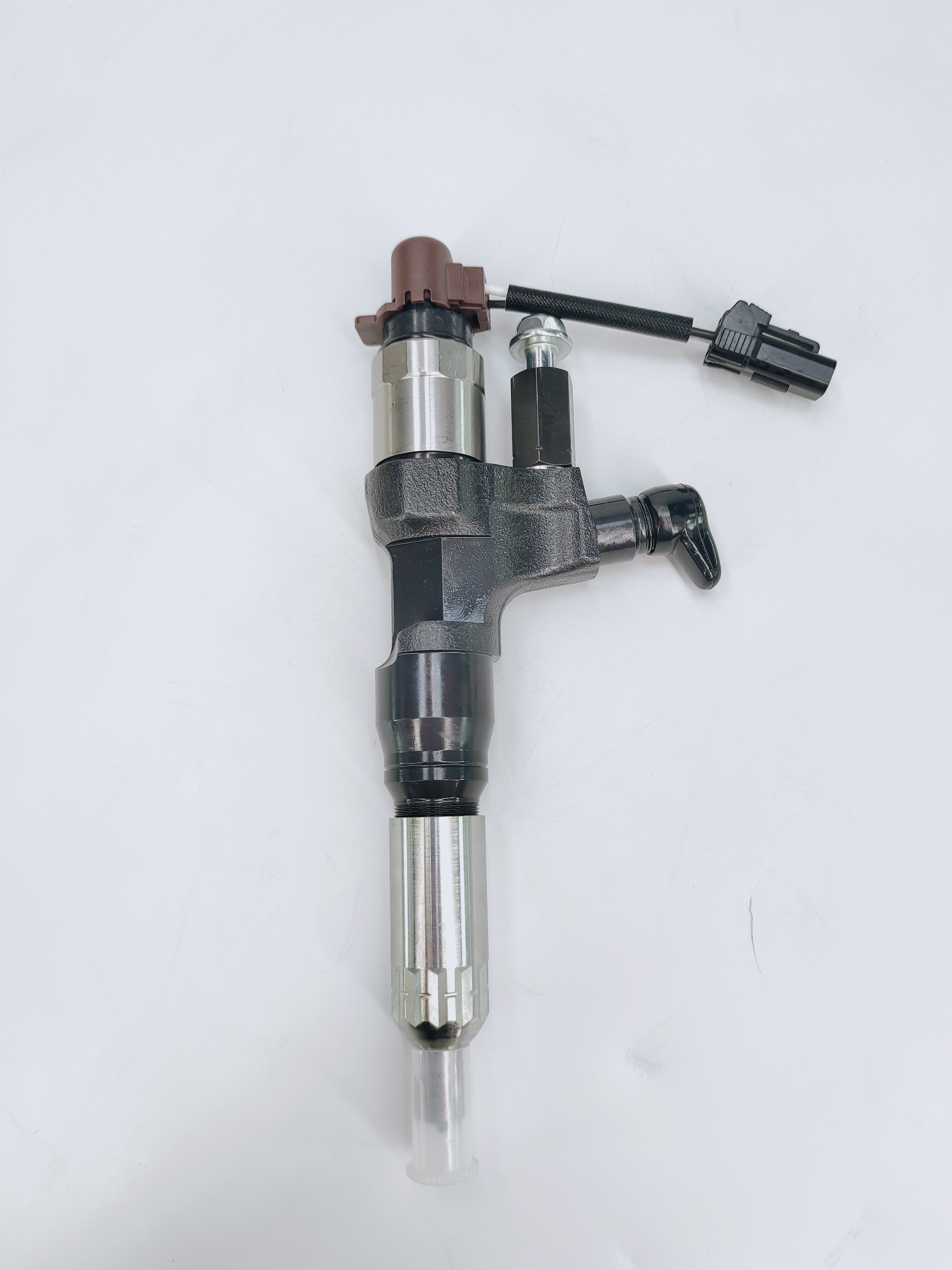 Diesel Fuel Injector 095000-5460 Common Rail Injection Nozzle 23670-E0260  For HINO