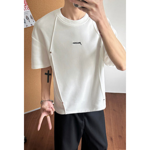 HT26307 T-shirt da uomo nuova estiva con rivetti 3D e pieghe, vestibilità ampia, casual, di alta qualità, alla moda, a maniche corte, per tutti i giorni, per giovani. - Product Image 1