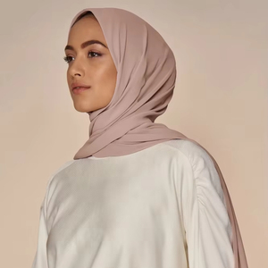 Étole Bandana d'été <span class=keywords><strong>de</strong></span> finition supérieure <span class=keywords><strong>en</strong></span> <span class=keywords><strong>mousseline</strong></span> <span class=keywords><strong>de</strong></span> <span class=keywords><strong>soie</strong></span> lisse <span class=keywords><strong>en</strong></span> gros avec une élégante couleur unie douce et élégante - Product Image 1