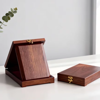 Boîte de présentation élégante en bois pour médailles et plaques avec serrure décorative, vitrine haut de gamme en bois pour récompenses et souvenirs d'entreprise