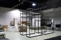 Étagère de présentation de vêtements pour magasin de vente au détail de vêtements pour hommes, meubles avec unités à cadre métallique pour la présentation intérieure du magasin