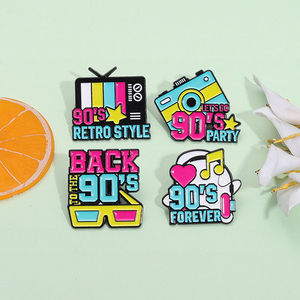 Épingles <span class=keywords><strong>en</strong></span> émail de style rétro des années 90 laissez-nous revenir broches de fête nostalgiques insigne de revers bijoux cadeaux pour les amis - Product Image 2