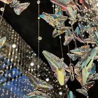 Rideau en cristal avec papillon et perle Décoration aérienne suspendue Couloir de mariage Décoration créative de plafond au plafond