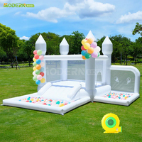 Château gonflable blanc avec toboggan, château gonflable commercial, château gonflable pour mariage, parc gonflable