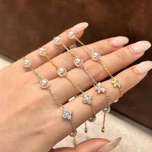 สร้อยข้อมือเงินแท้ S925 ปรับขนาดได้ ประดับมุก พร้อมจี้รูปโคลเวอร์และผีเสื้อ ประดับเพชร CZ เครื่องประดับคุณภาพสำหรับผู้หญิง สวมใส่ได้ทุกวัน เหมาะเป็นของขวัญ - Product Image 2