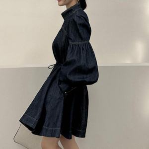 Robe longue en jean rétro pour femme, collection printemps 2025, avec manches lanternes et ceinture, vente en gros - Product Image 6