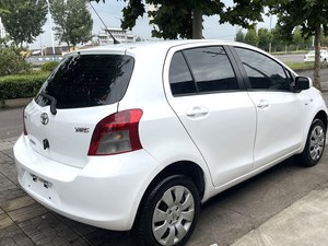 Toyota Yaris 1.6L manuelle d'occasion 2011 – Voiture compacte japonaise économe en carburant, véhicule d'occasion abordable pour l'exportation - Product Image 4