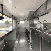 Remorque alimentaire mobile rouge personnalisée entièrement équipée avec structure en acier inoxydable pour la restauration commerciale : hot-dogs, glaces, bonbons, snacks, chips