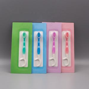 مصنع ينتج 5 في 1 فرشاة اسنان صغيرة للسفر يمكن التخلص منها مع معجون الاسنان ملاقط لسان للاستخدام اثناء العمل او السفر - Product Image 1