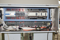 Machine de remplissage de bidons d'huile à grande vitesse, entièrement automatique, de type linéaire, à 12 têtes, avec pompe à engrenages à servomoteur