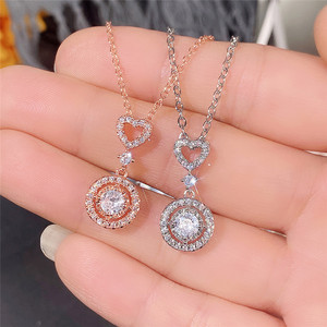 Collana con ciondolo a cuore geometrico con zirconi per donna, semplice e alla moda, catena per clavicola. - Product Image 3