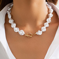 Collier de perles imitées irrégulières baroques pour femmes Design rétro dame collier ras du cou quotidien bohême bijoux de mode cadeaux de fête