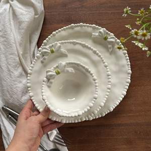 Vente en gros de vaisselle française en céramique avec nœuds perlés, assiettes en céramique, bols en céramique, assiettes à dessert, assiettes à gâteau et assiettes à thème féerique - Product Image 4