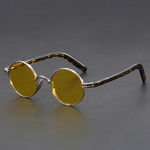Retro <strong>Small</strong> Round Frame Tortoiseshell Temples Men's Hip-hop Round <strong>Sunglasses</strong> with UV protection - Product Image 4