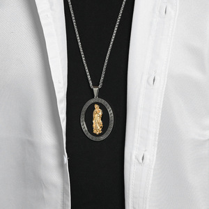 จี้พระแม่มารี สร้อยคอสแตนเลส เครื่องประดับทางศาสนาสำหรับผู้ชาย รูปวงรีสีดำประดับทอง สไตล์ฮิปฮอป - Product Image 3