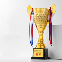 Trophée métallique sur mesure surdimensionné avec impression à chaud dorée pour les compétitions de basketball féminin, récompensant les premiers, deuxième et troisième places