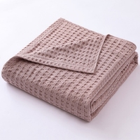 Vente en gros de mousseline teintée en douceur couleur unie moderne 100% coton gaufré couverture bébé canapé couverture serviette couverture