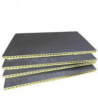 Panneaux muraux en PVC perforés de design moderne Forta pour la décoration intérieure du salon, 24x24 pouces